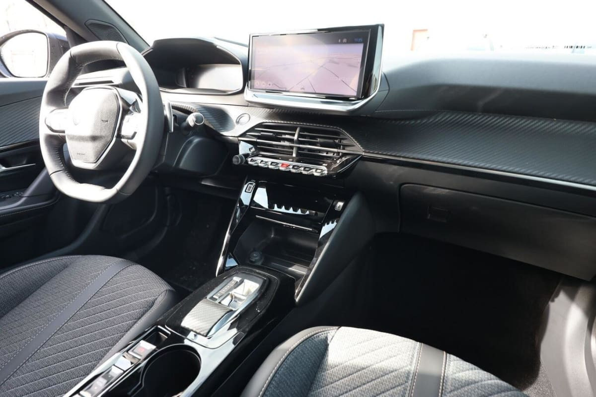 Vente en ligne Peugeot 2008 Hybrid 145 e-DCS6 Allure au prix de 26 360 €