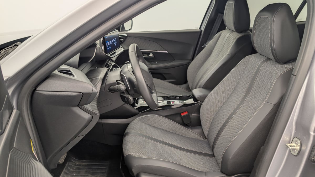 Vente en ligne Peugeot 2008 Hybrid 136 e-DCS6 Allure au prix de 22 950 €