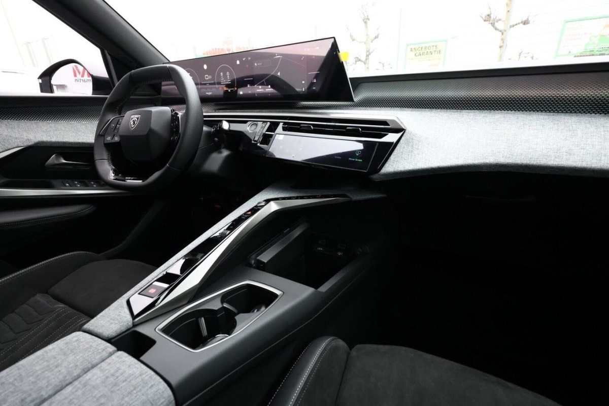 Vente en ligne Peugeot 5008 Hybrid 145 e-DCS6 GT au prix de 37 940 €