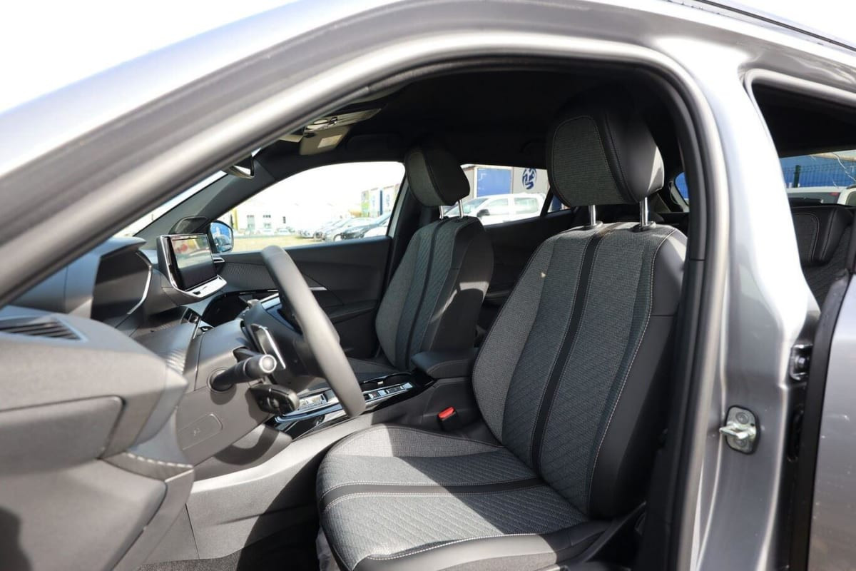 Vente en ligne Peugeot 2008 Hybrid 145 e-DCS6 Allure au prix de 26 360 €