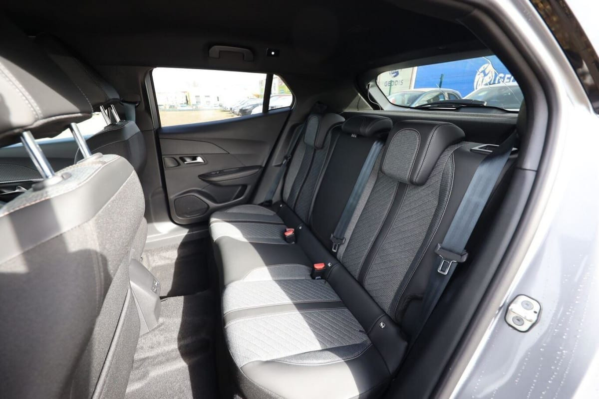 Vente en ligne Peugeot 2008 Hybrid 145 e-DCS6 Allure au prix de 26 360 €