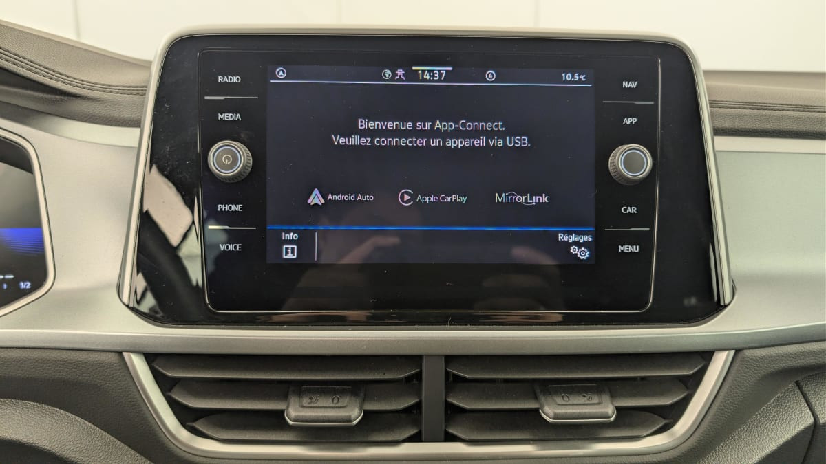 Vente en ligne Volkswagen T-Roc Cabriolet 1.0 TSI 110 Start Stop BVM6 Style au prix de 25 420 €