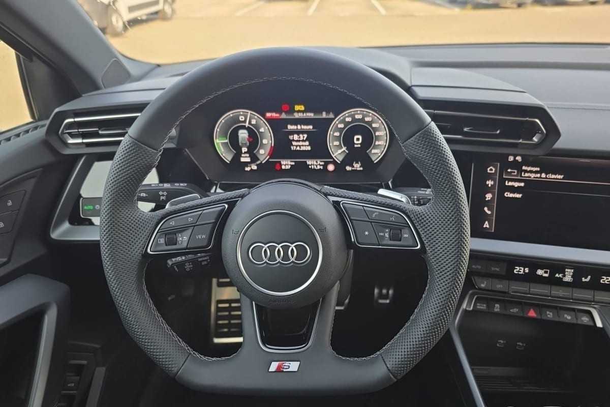 Vente en ligne Audi A3 45 TFSI E HYBRIDE RECHARGEABLE 272 S TRONIC 6 S LINE au prix de 45 820 €