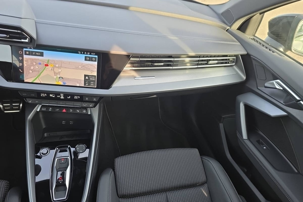 Vente en ligne Audi A3 45 TFSI E HYBRIDE RECHARGEABLE 272 S TRONIC 6 S LINE au prix de 45 820 €