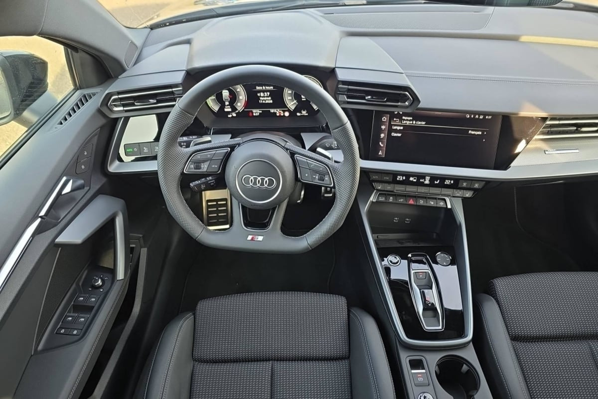 Vente en ligne Audi A3 45 TFSI E HYBRIDE RECHARGEABLE 272 S TRONIC 6 S LINE au prix de 45 820 €