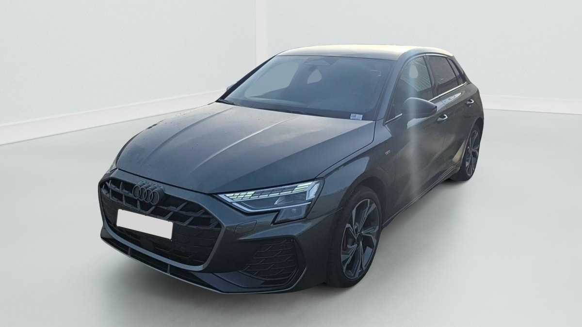 Vente en ligne Audi A3 45 TFSI E HYBRIDE RECHARGEABLE 272 S TRONIC 6 S LINE au prix de 45 820 €