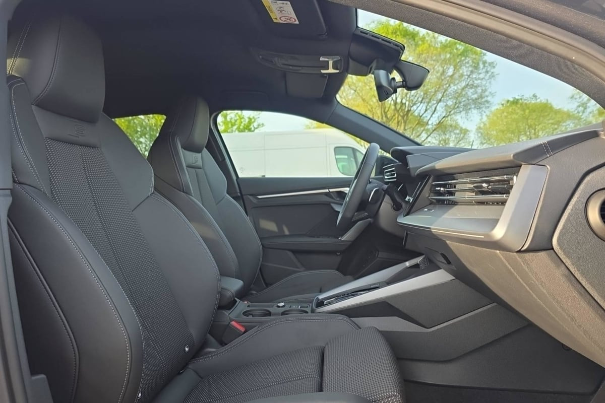 Vente en ligne Audi A3 45 TFSI E HYBRIDE RECHARGEABLE 272 S TRONIC 6 S LINE au prix de 45 820 €