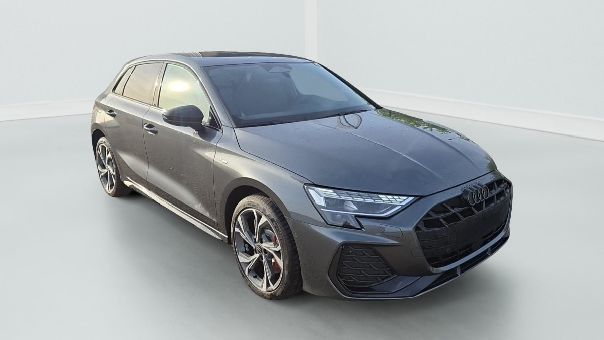 Vente en ligne Audi A3 45 TFSI E HYBRIDE RECHARGEABLE 272 S TRONIC 6 S LINE au prix de 45 820 €