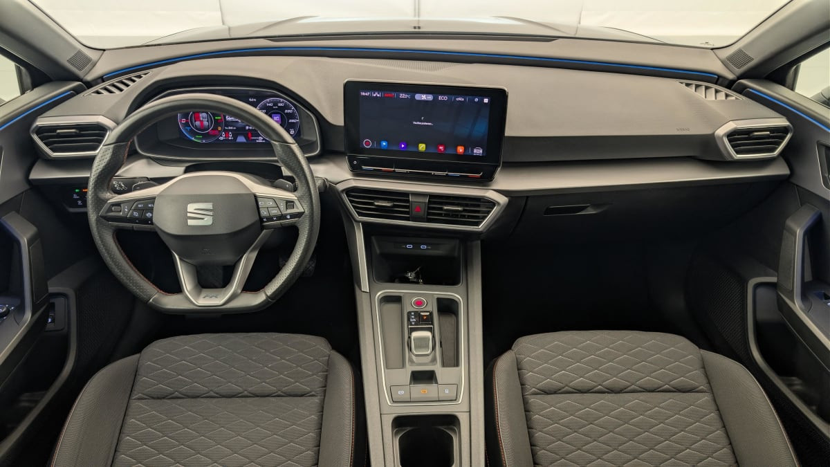 Vente en ligne Seat Leon E-HYBRID 204 CH DSG6 FR au prix de 22 330 €