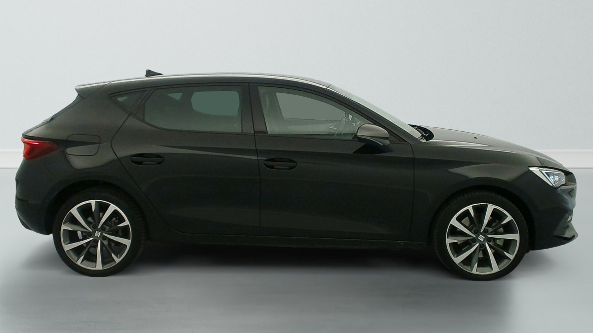 Vente en ligne Seat Leon E-HYBRID 204 CH DSG6 FR au prix de 22 330 €