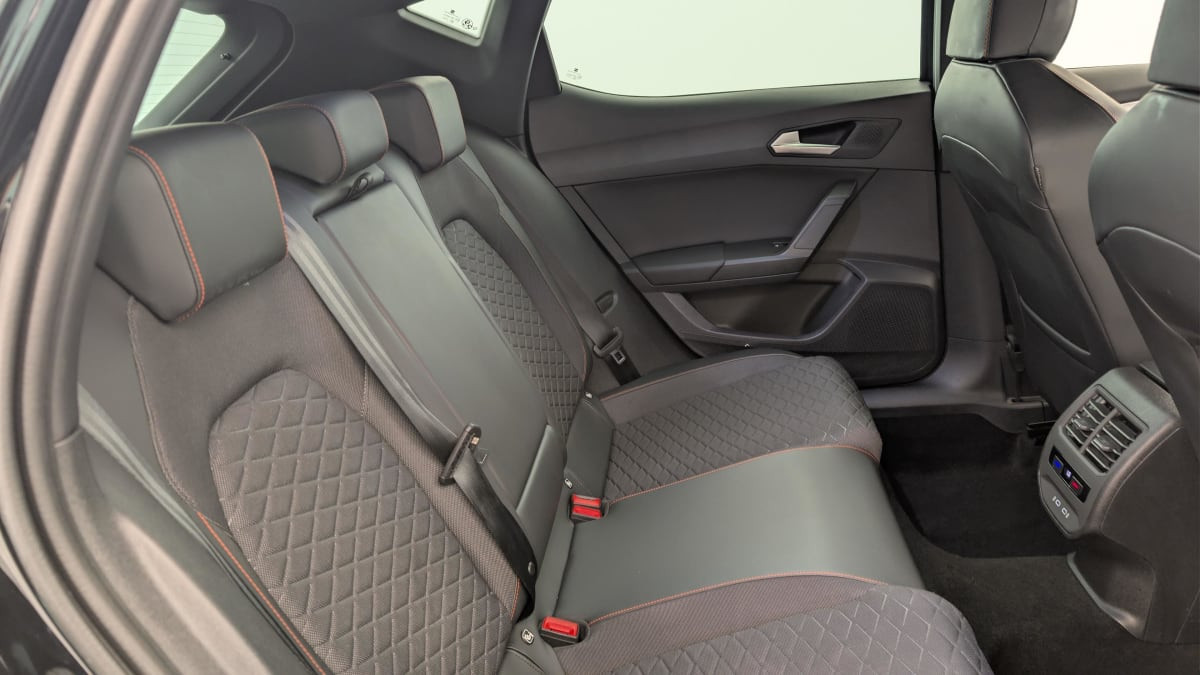 Vente en ligne Seat Leon E-HYBRID 204 CH DSG6 FR au prix de 22 330 €