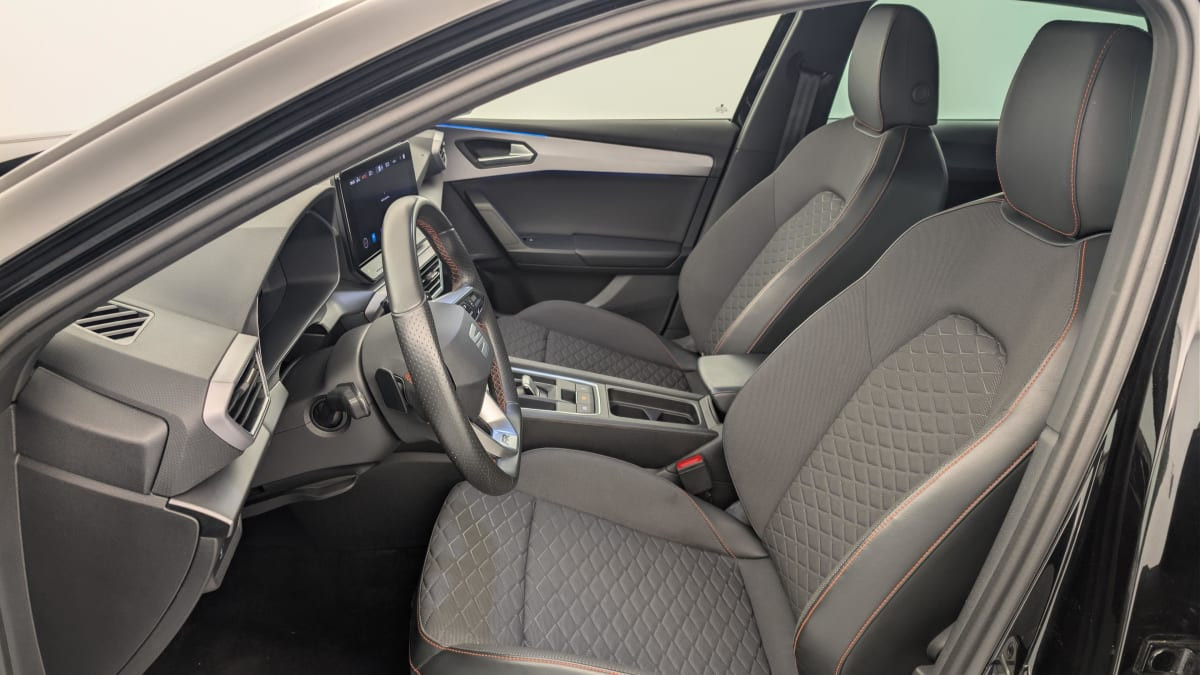 Vente en ligne Seat Leon E-HYBRID 204 CH DSG6 FR au prix de 22 330 €