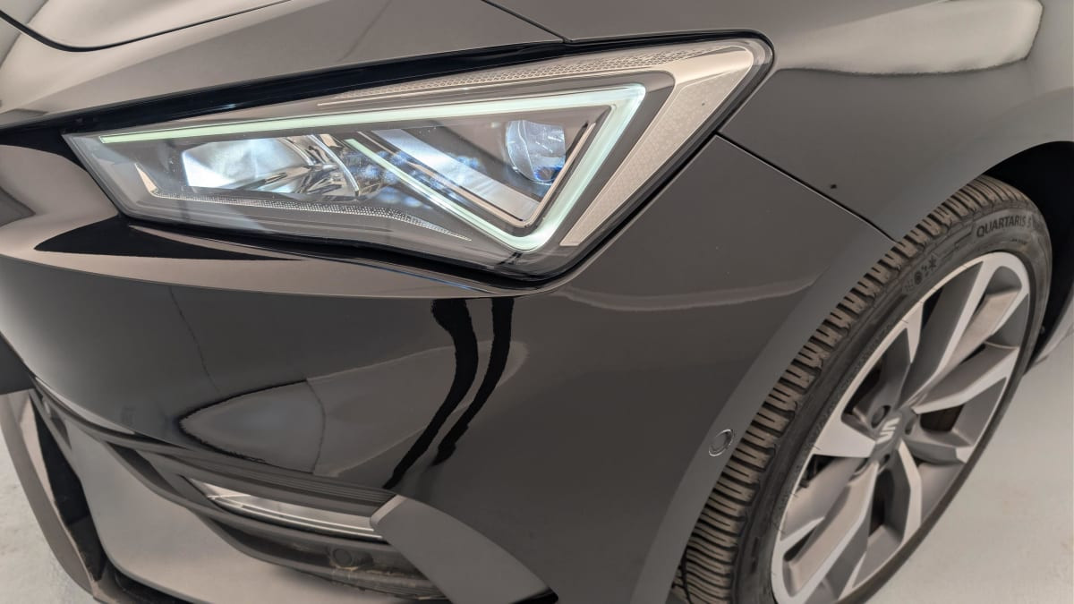 Vente en ligne Seat Leon E-HYBRID 204 CH DSG6 FR au prix de 22 330 €