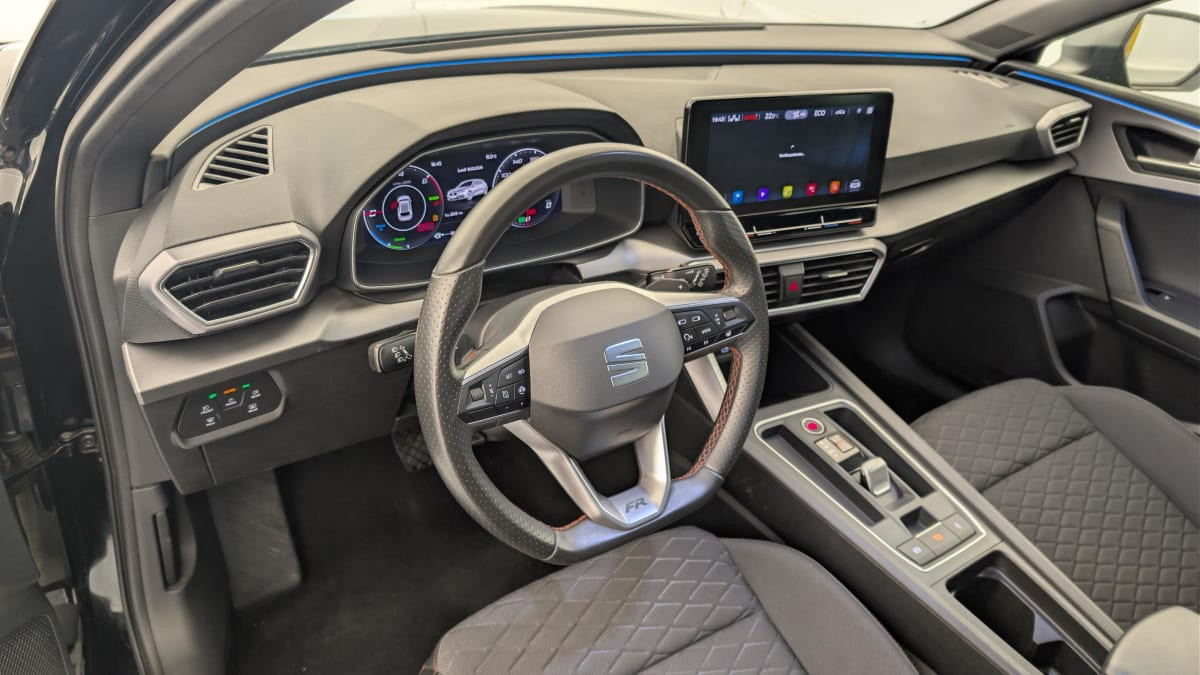 Vente en ligne Seat Leon E-HYBRID 204 CH DSG6 FR au prix de 22 330 €