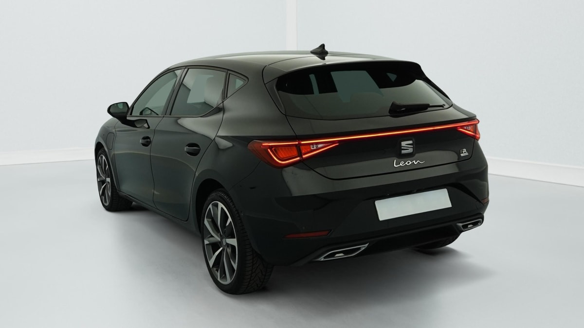 Vente en ligne Seat Leon E-HYBRID 204 CH DSG6 FR au prix de 22 330 €