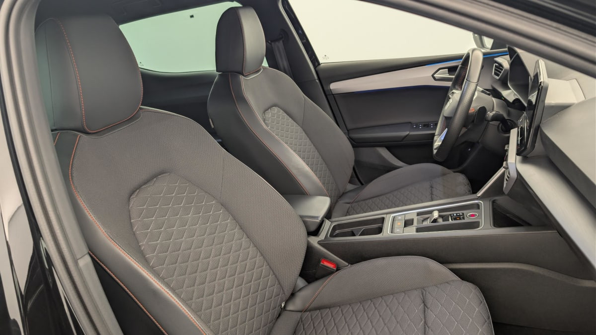 Vente en ligne Seat Leon E-HYBRID 204 CH DSG6 FR au prix de 22 330 €