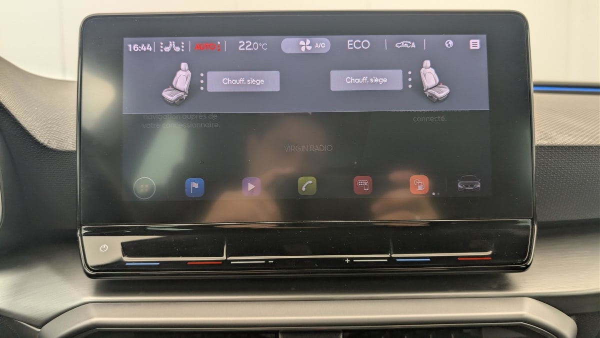 Vente en ligne Seat Leon E-HYBRID 204 CH DSG6 FR au prix de 22 330 €