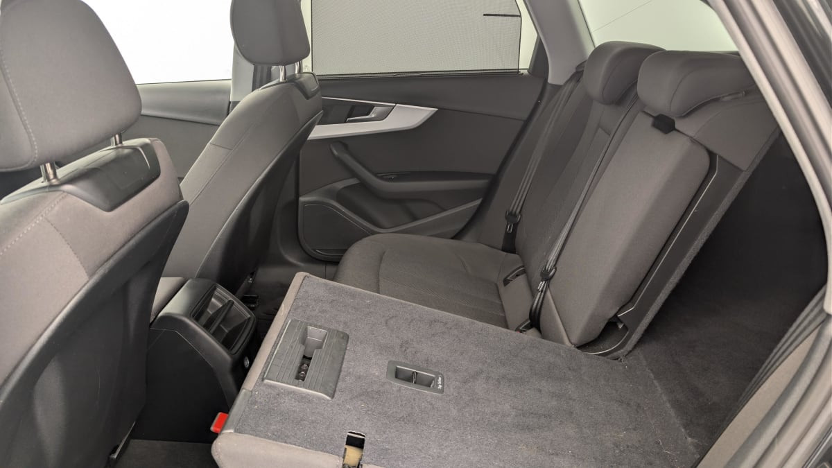 Vente en ligne Audi A4 Avant 35 TFSI 150 S tronic 7 Design au prix de 24 390 €