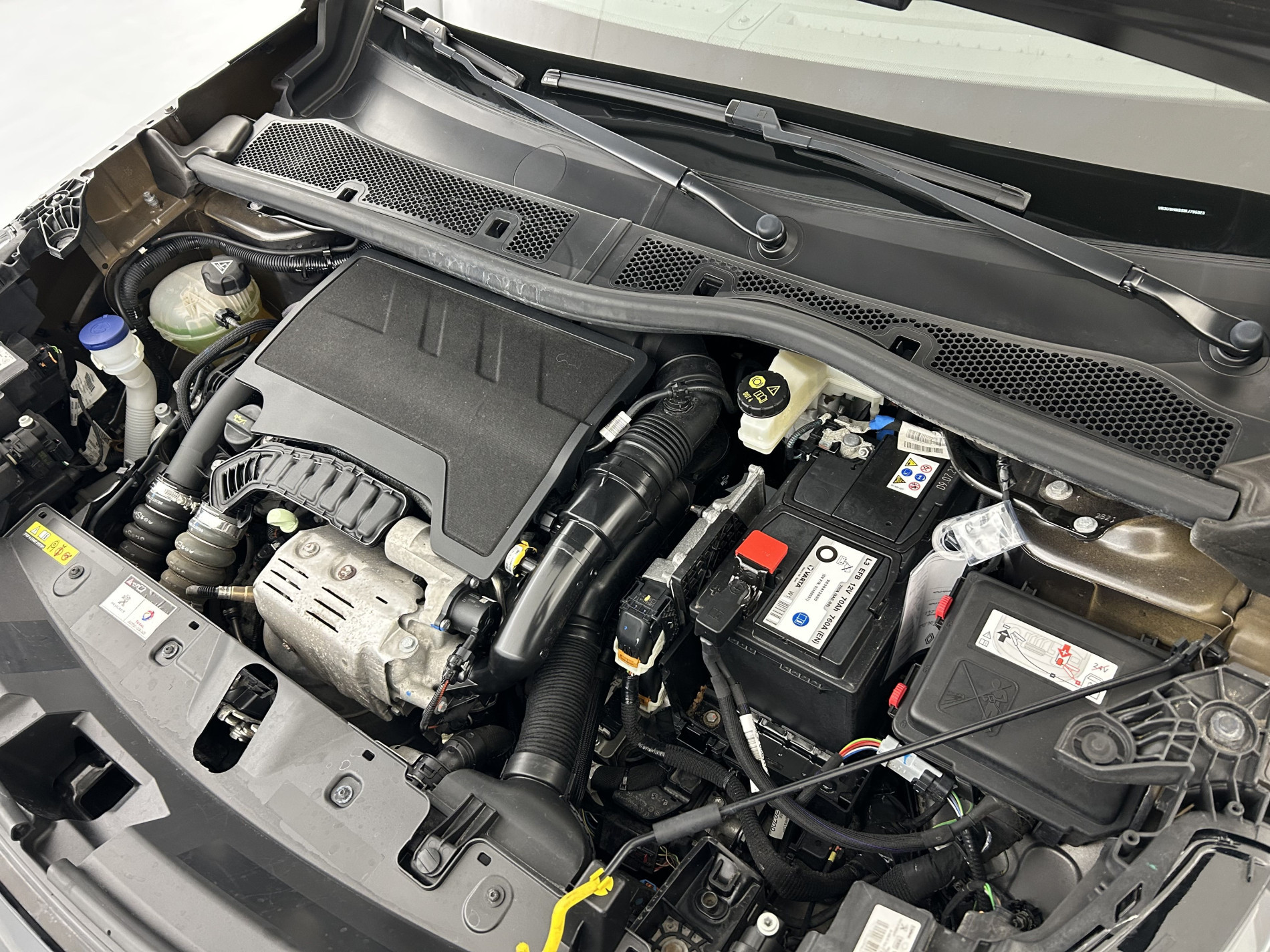 Vente en ligne Peugeot 2008 1.2 PureTech 130ch Allure Pack EAT8 + Sièges chauffants au prix de 13 280 €