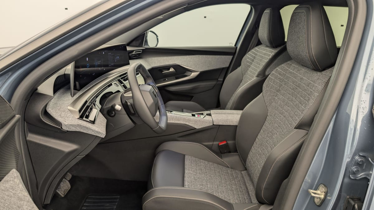 Vente en ligne Peugeot 5008 HYBRID 145 CH E-DCS6 ALLURE au prix de 30 570 €