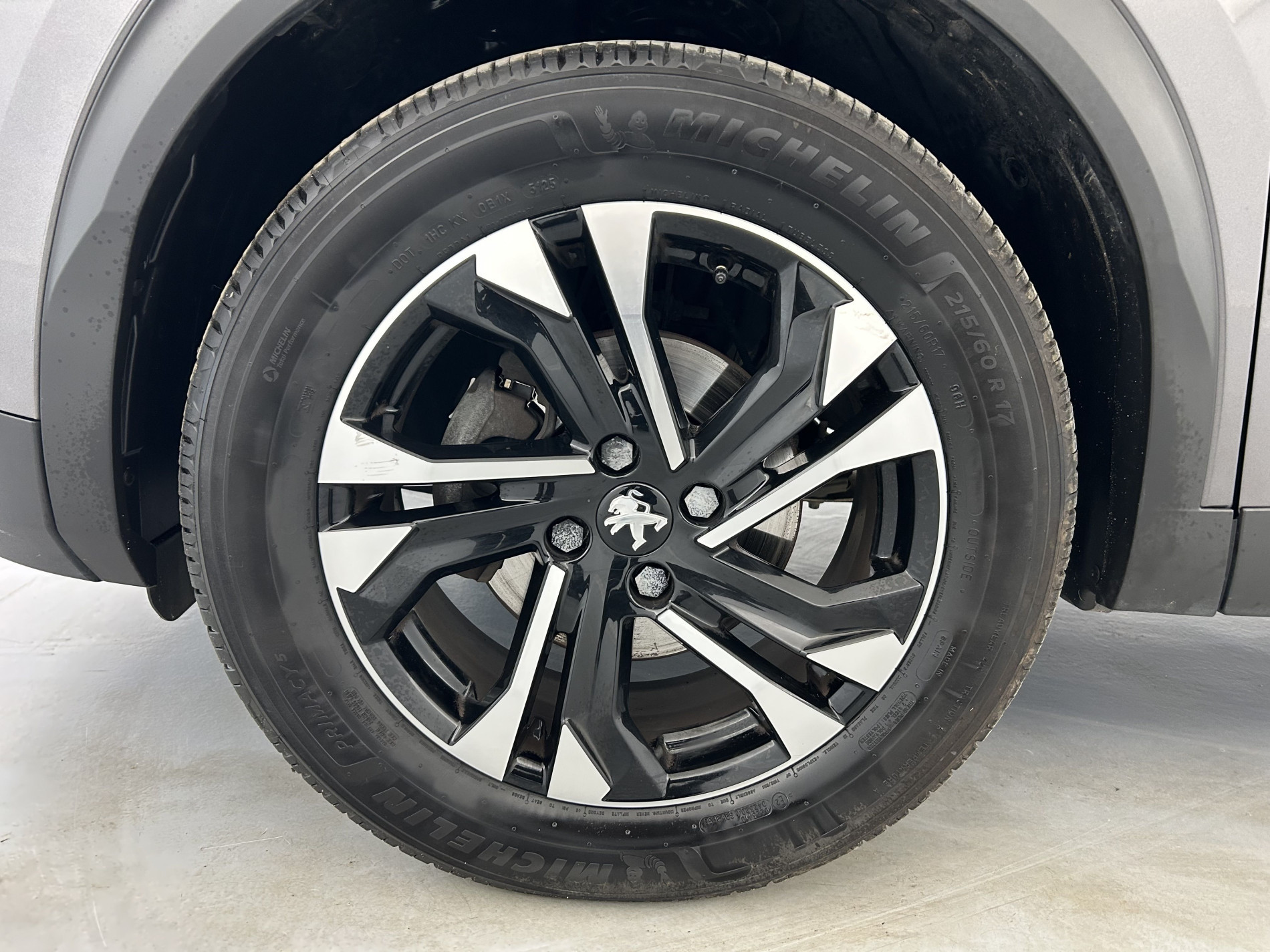 Vente en ligne Peugeot 2008 1.2 PureTech 130ch Allure Pack EAT8 + Sièges chauffants au prix de 13 280 €
