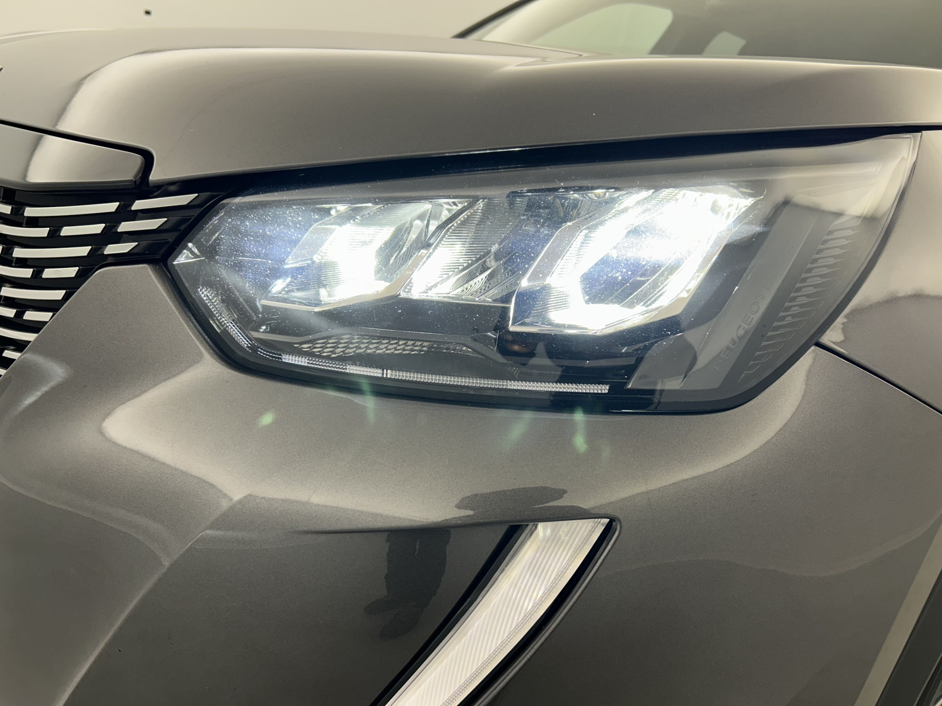 Vente en ligne Peugeot 2008 1.2 PureTech 130ch Allure Pack EAT8 + Sièges chauffants au prix de 13 280 €