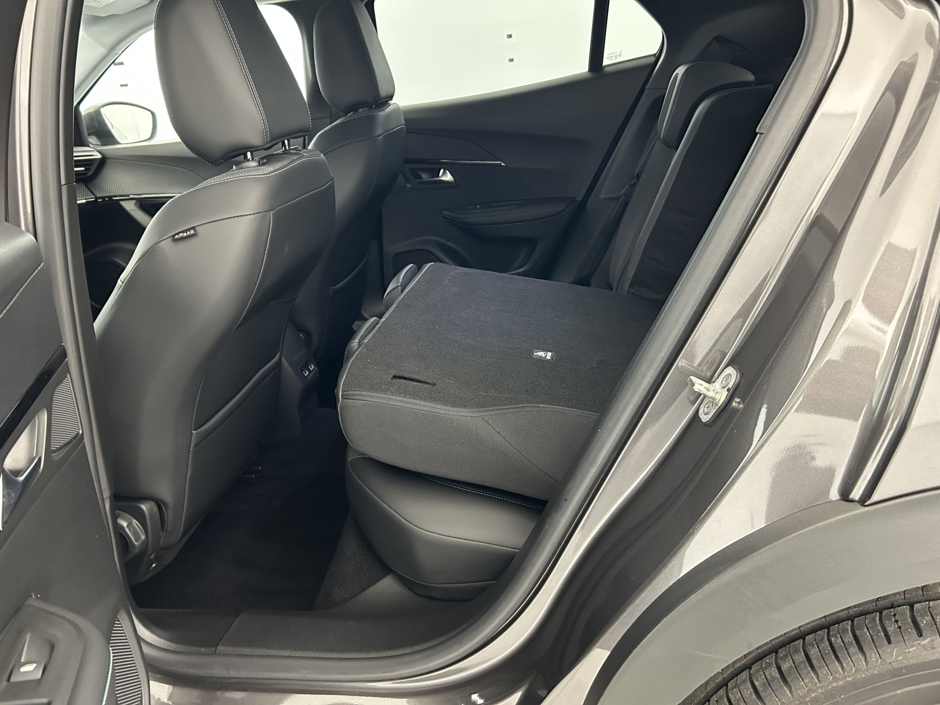 Vente en ligne Peugeot 2008 1.2 PureTech 130ch Allure Pack EAT8 + Sièges chauffants au prix de 13 280 €