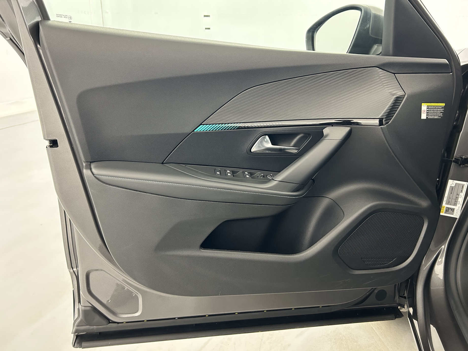 Vente en ligne Peugeot 2008 1.2 PureTech 130ch Allure Pack EAT8 + Sièges chauffants au prix de 13 280 €