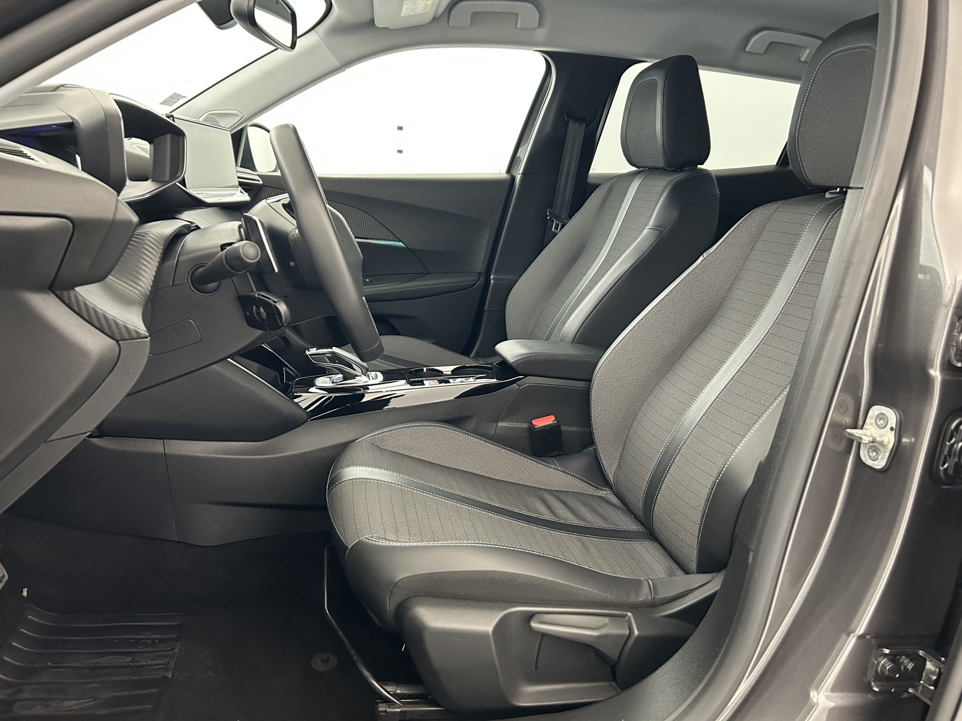 Vente en ligne Peugeot 2008 1.2 PureTech 130ch Allure Pack EAT8 + Sièges chauffants au prix de 13 280 €