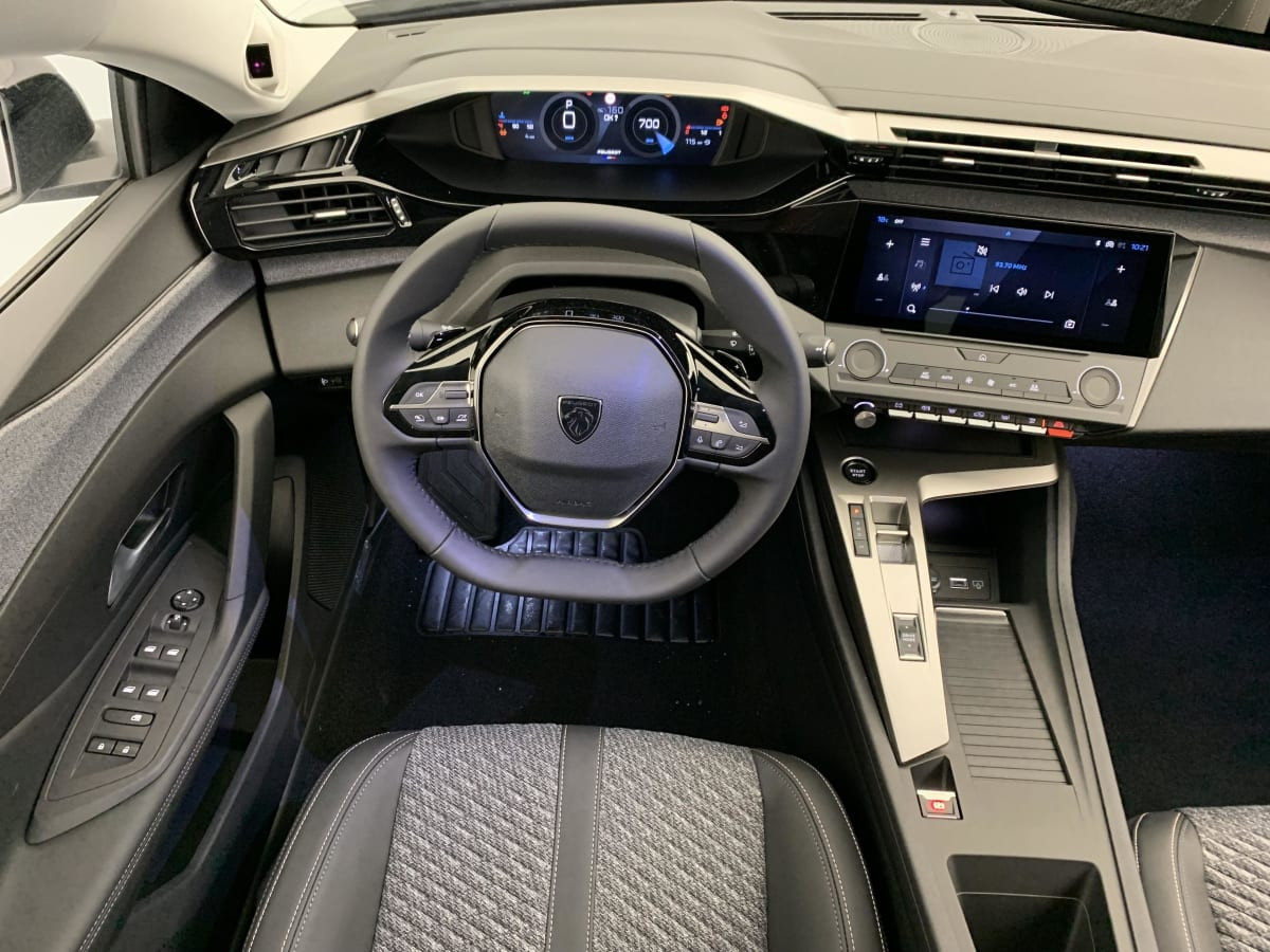 Vente en ligne Peugeot 308 BLUEHDI 130CH S S EAT8 ALLURE au prix de 27 280 €