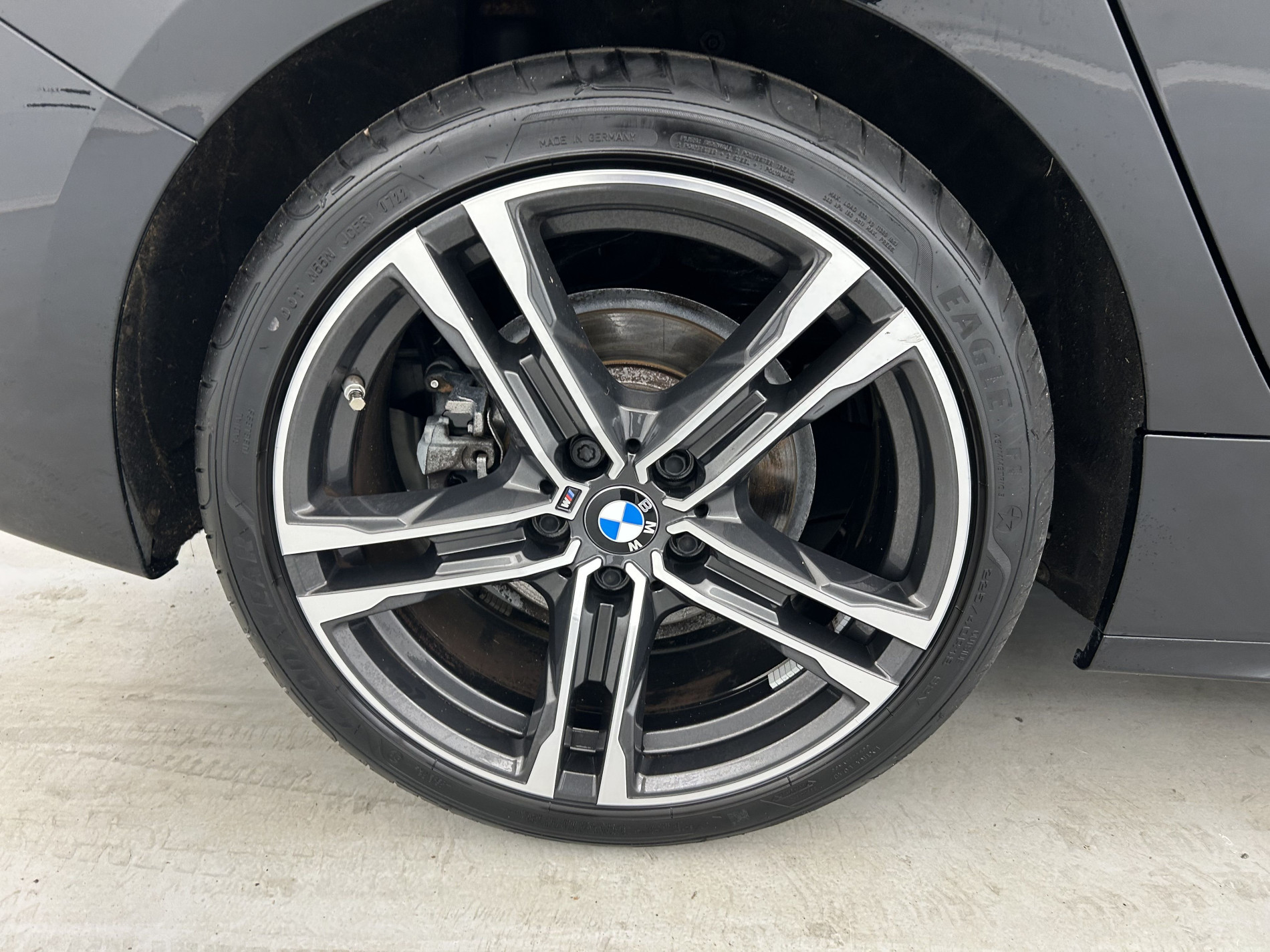 Vente en ligne Bmw Série 1 118dA 150ch M Sport + Toit ouvrant + Sièges M Sport au prix de 28 990 €