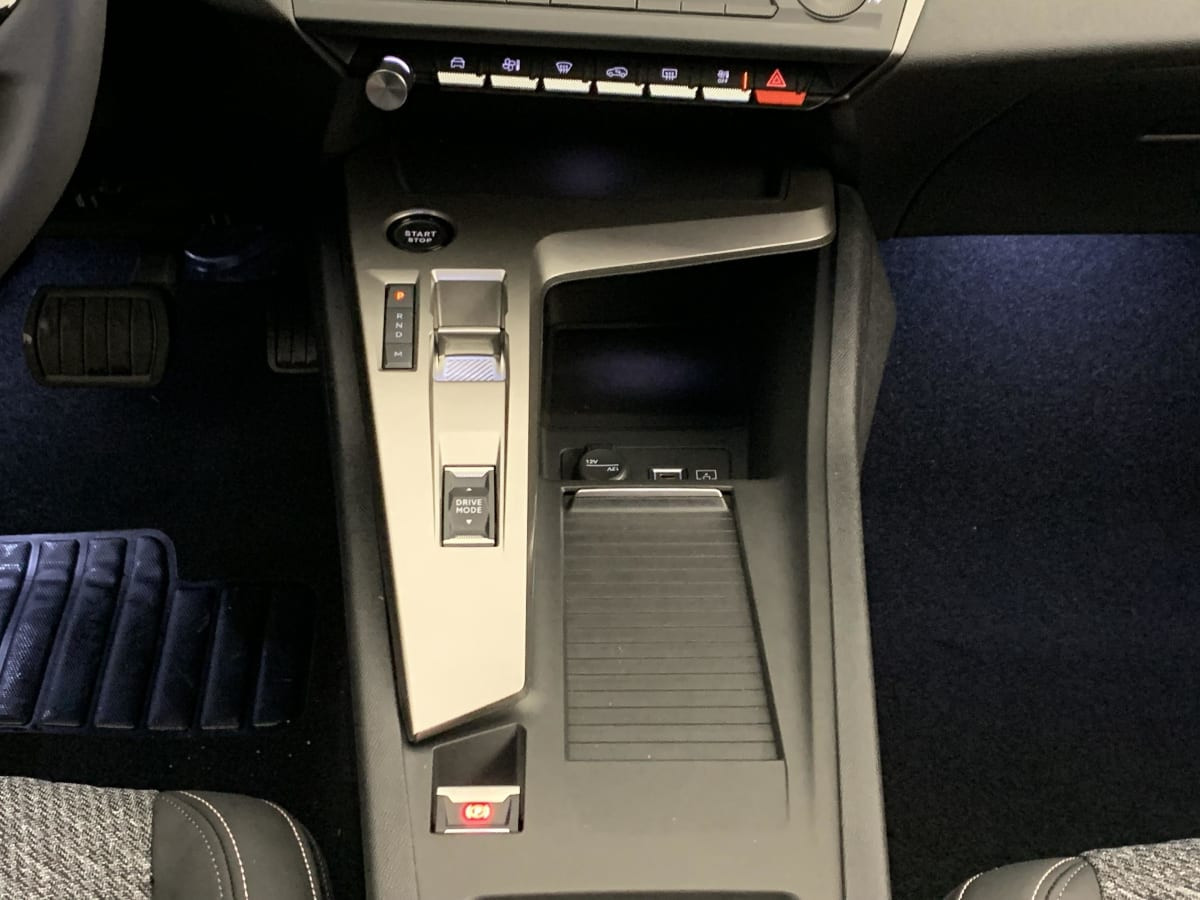 Vente en ligne Peugeot 308 BLUEHDI 130CH S S EAT8 ALLURE au prix de 27 280 €
