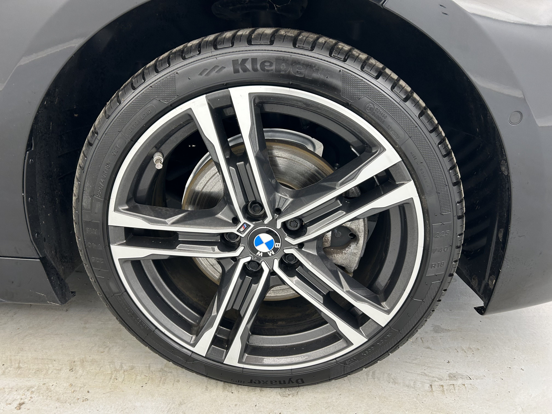 Vente en ligne Bmw Série 1 118dA 150ch M Sport + Toit ouvrant + Sièges M Sport au prix de 28 990 €