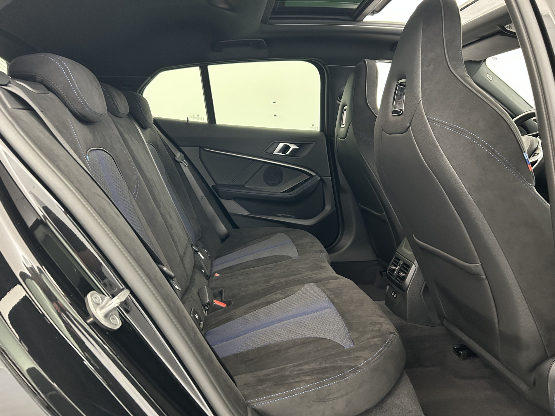 Vente en ligne Bmw Série 1 118dA 150ch M Sport + Toit ouvrant + Sièges M Sport au prix de 28 990 €