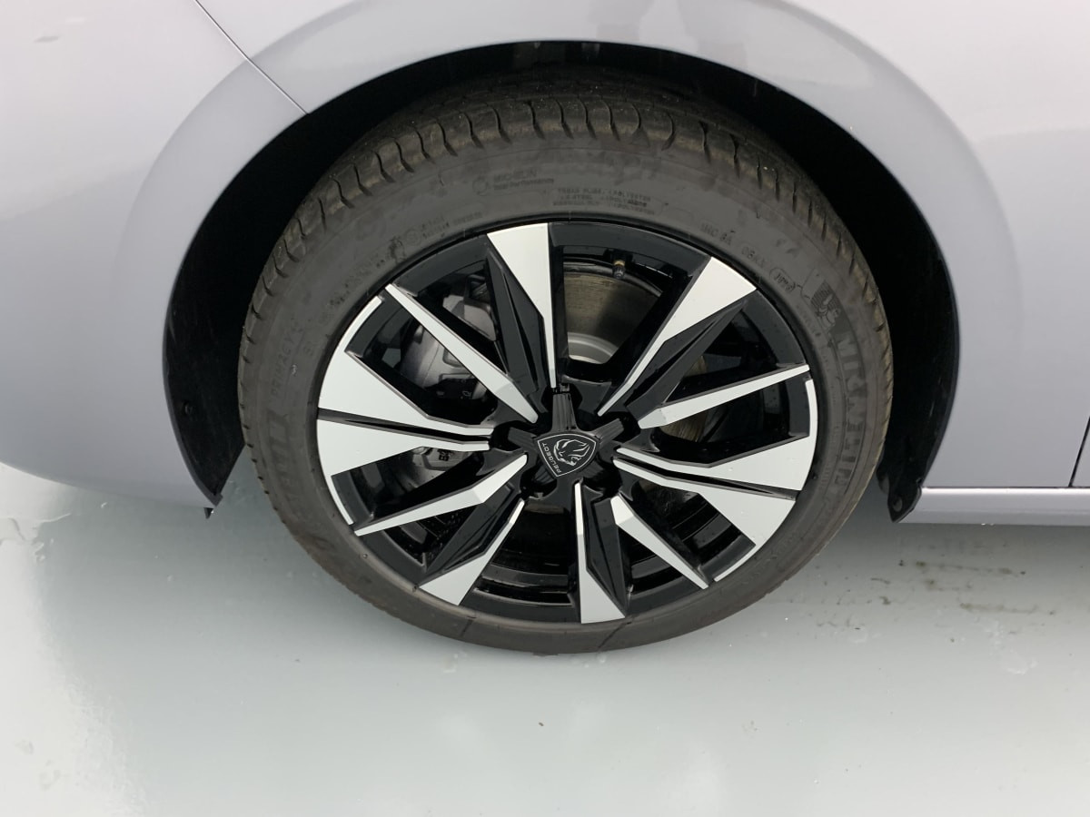 Vente en ligne Peugeot 308 BLUEHDI 130CH S S EAT8 ALLURE au prix de 27 280 €
