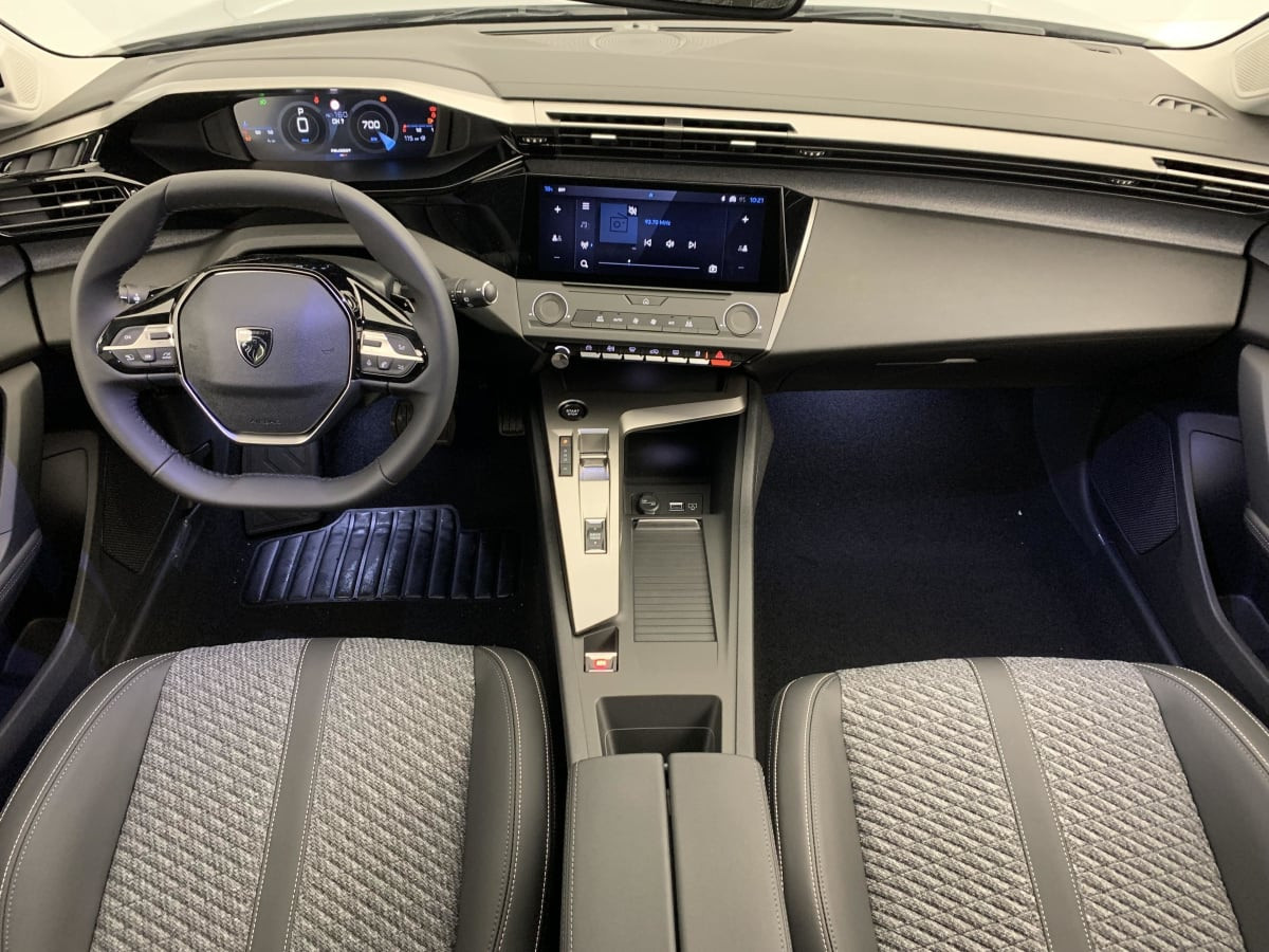 Vente en ligne Peugeot 308 BLUEHDI 130CH S S EAT8 ALLURE au prix de 27 280 €