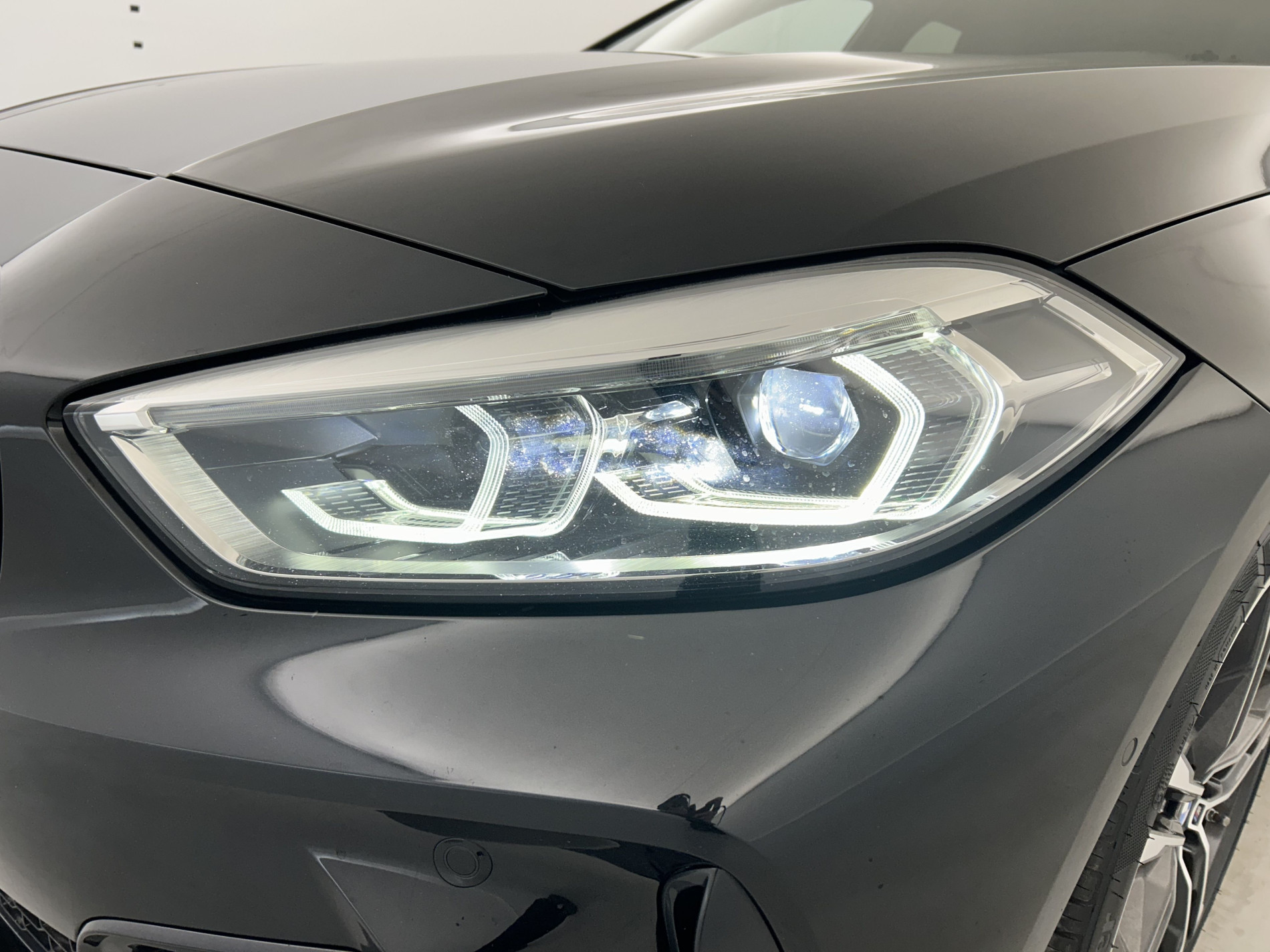 Vente en ligne Bmw Série 1 118dA 150ch M Sport + Toit ouvrant + Sièges M Sport au prix de 28 990 €