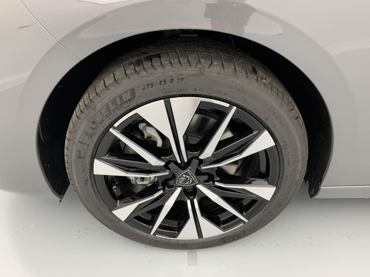 Vente en ligne Peugeot 308 BLUEHDI 130CH S S EAT8 ALLURE au prix de 27 280 €