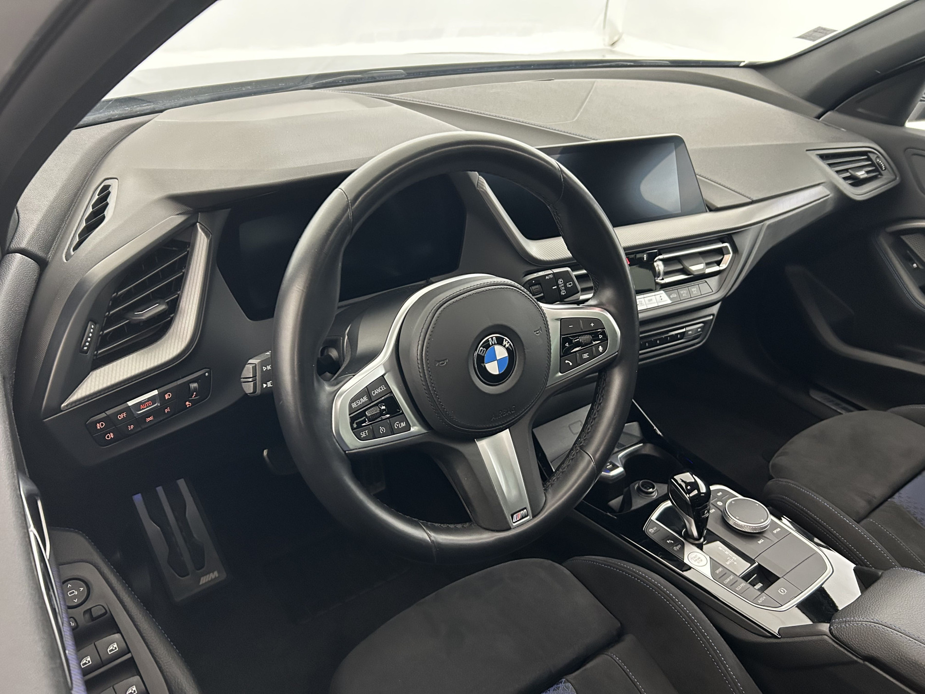 Vente en ligne Bmw Série 1 118dA 150ch M Sport + Toit ouvrant + Sièges M Sport au prix de 28 990 €