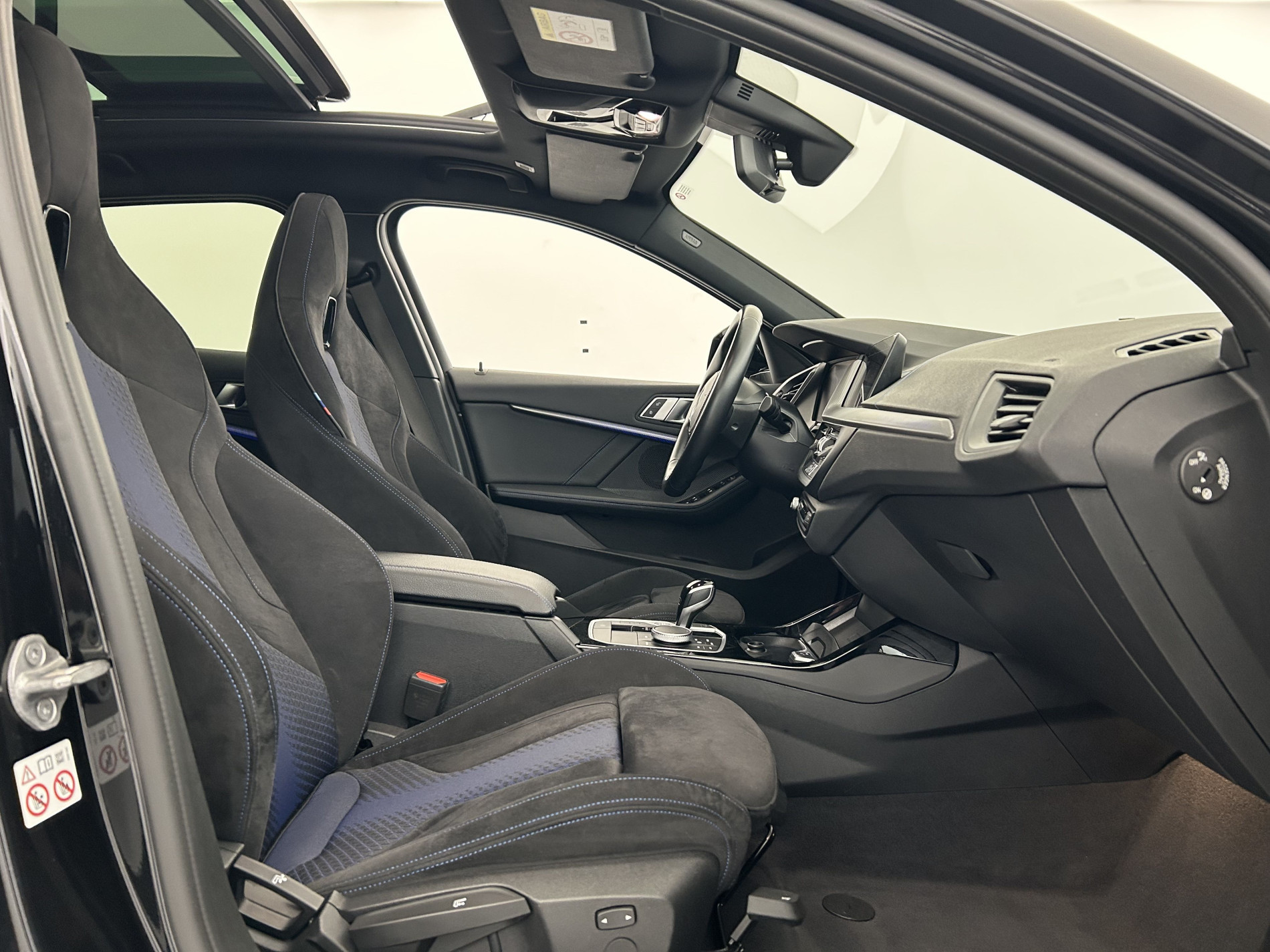 Vente en ligne Bmw Série 1 118dA 150ch M Sport + Toit ouvrant + Sièges M Sport au prix de 28 990 €