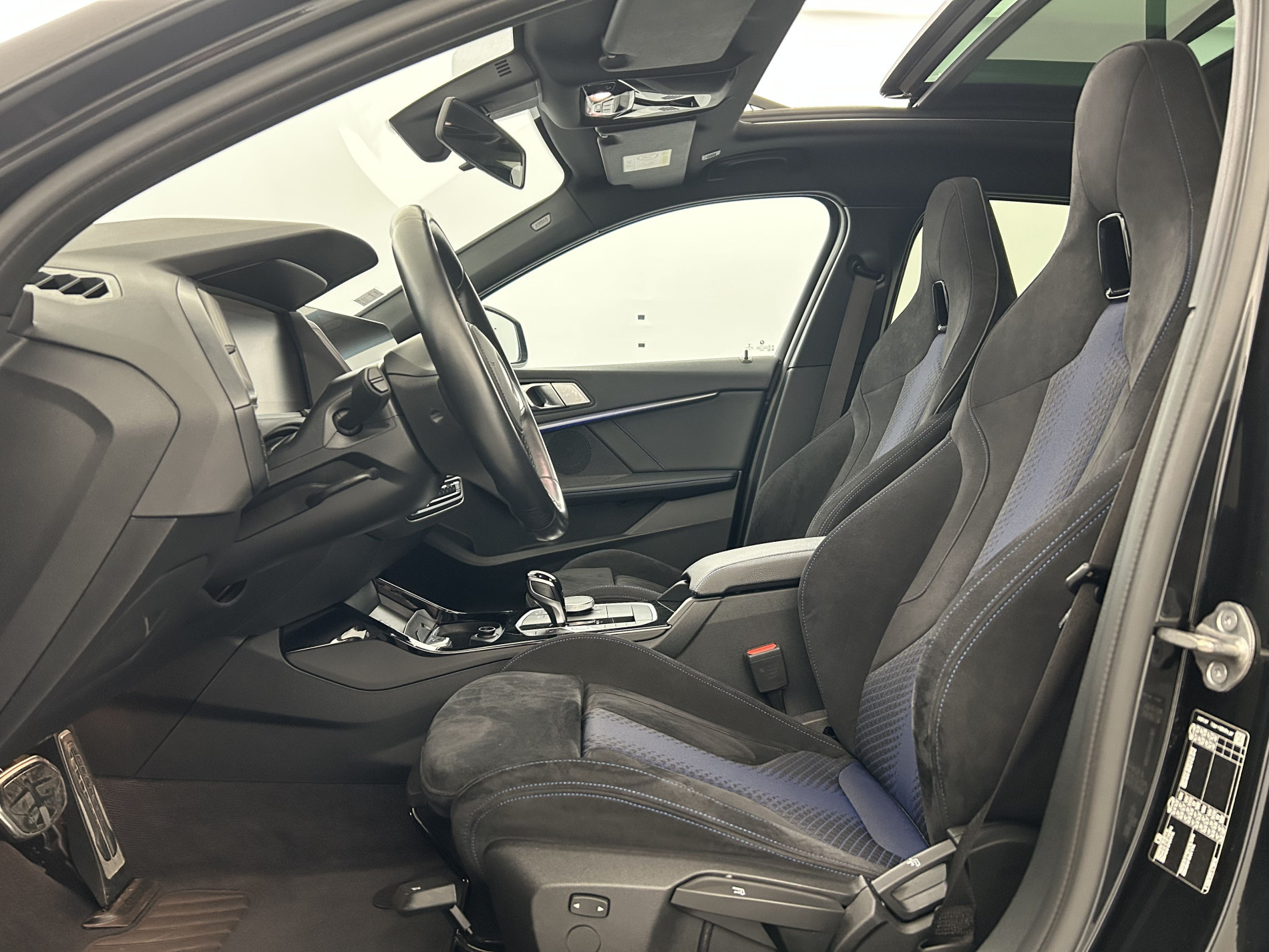 Vente en ligne Bmw Série 1 118dA 150ch M Sport + Toit ouvrant + Sièges M Sport au prix de 28 990 €