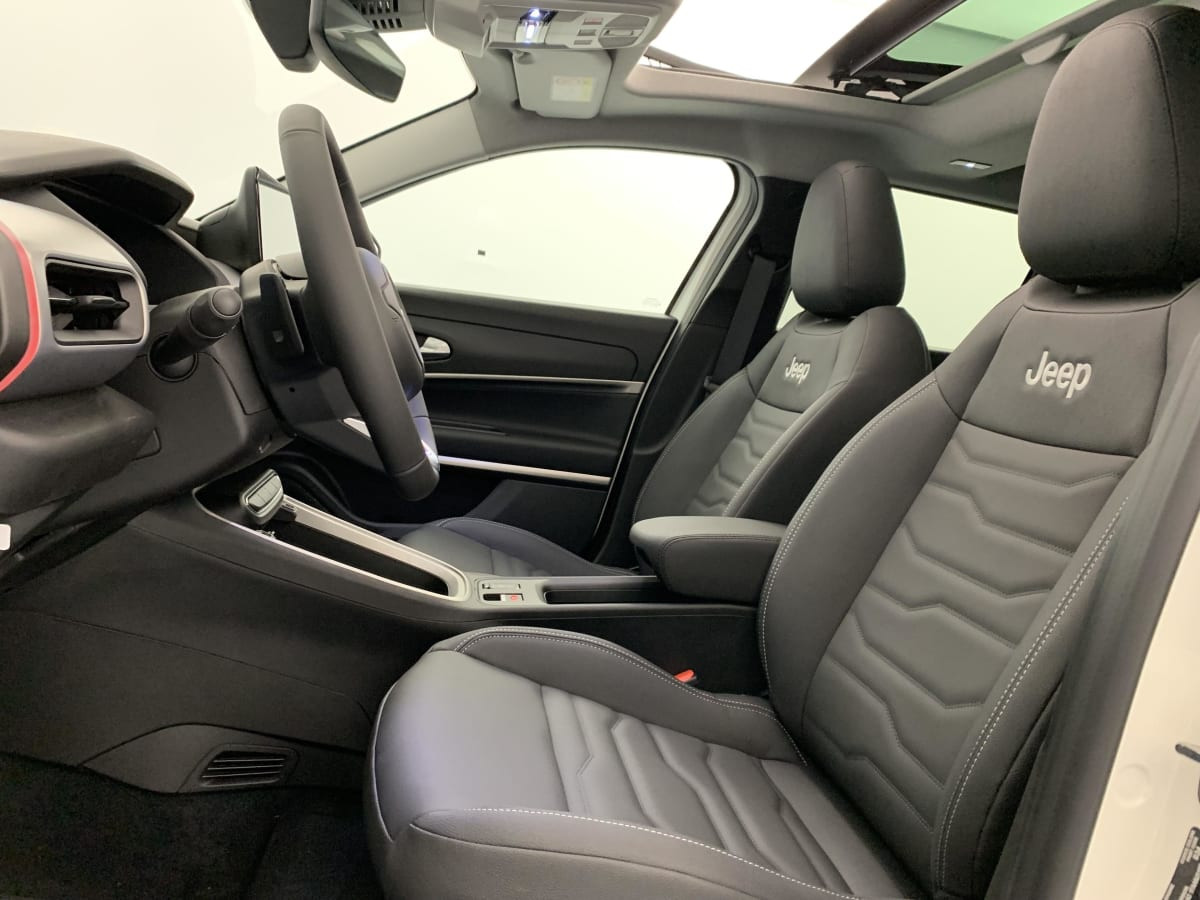 Vente en ligne Jeep Avenger 1.2 Turbo T3 110 ch e-Hybrid BVR6 Summit au prix de 28 310 €