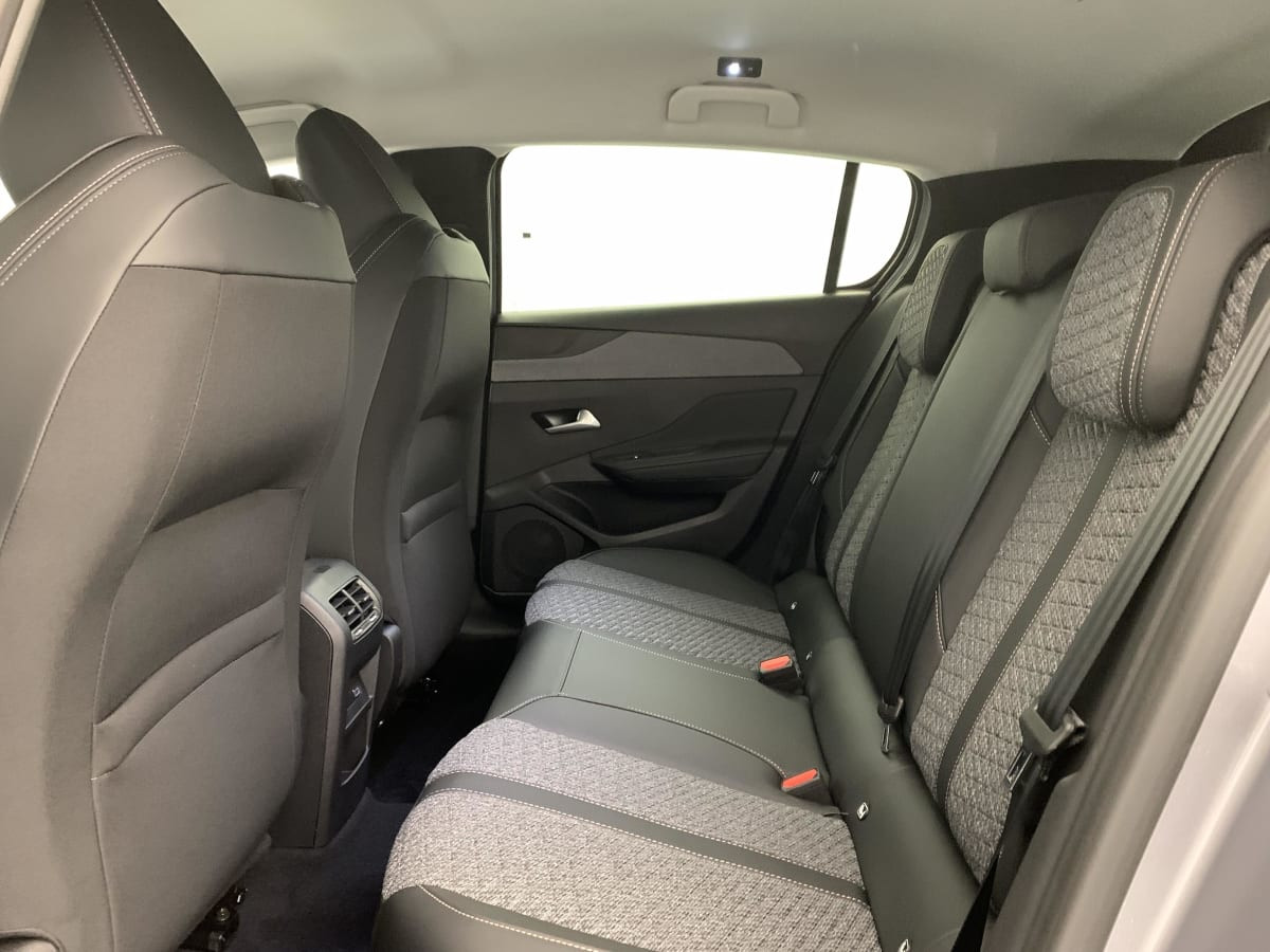 Vente en ligne Peugeot 308 BLUEHDI 130CH S S EAT8 ALLURE au prix de 27 280 €