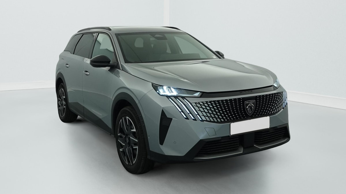 Peugeot 5008 HYBRID 145 CH E-DCS6 ALLURE occasion de 2025 en vente à Rennes