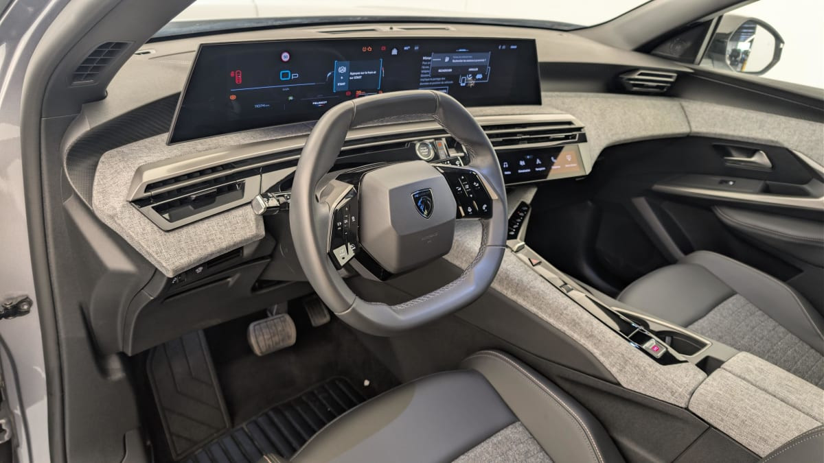 Vente en ligne Peugeot 5008 HYBRID 145 CH E-DCS6 ALLURE au prix de 30 160 €