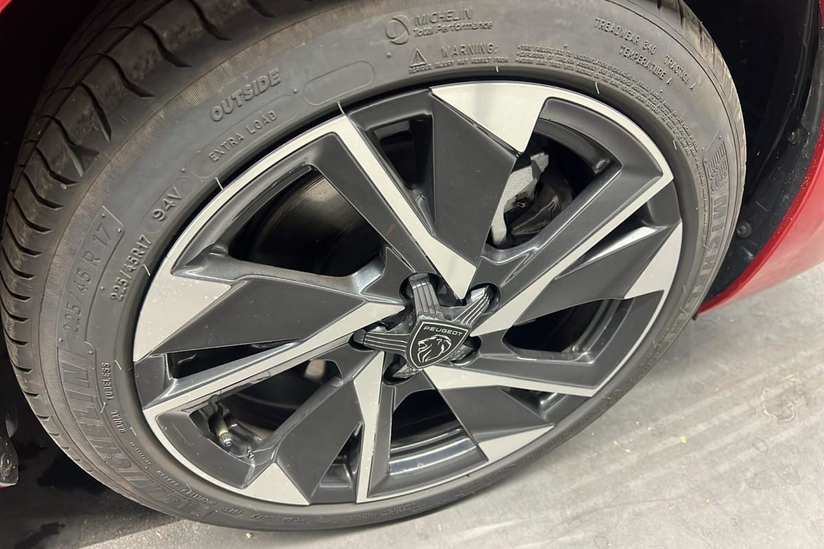Vente en ligne Peugeot 308 SW Hybrid 145 e-DCS6 Allure au prix de 25 010 €