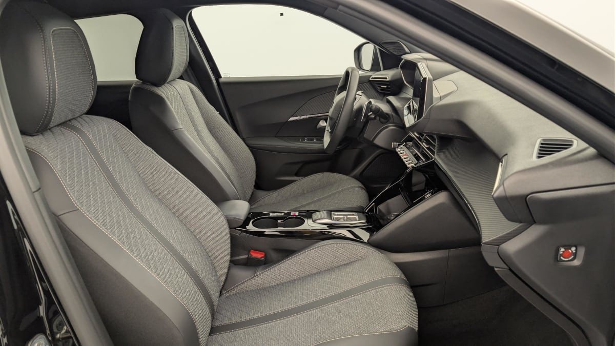 Vente en ligne Peugeot 2008 Hybrid 136 e-DCS6 Allure au prix de 23 360 €