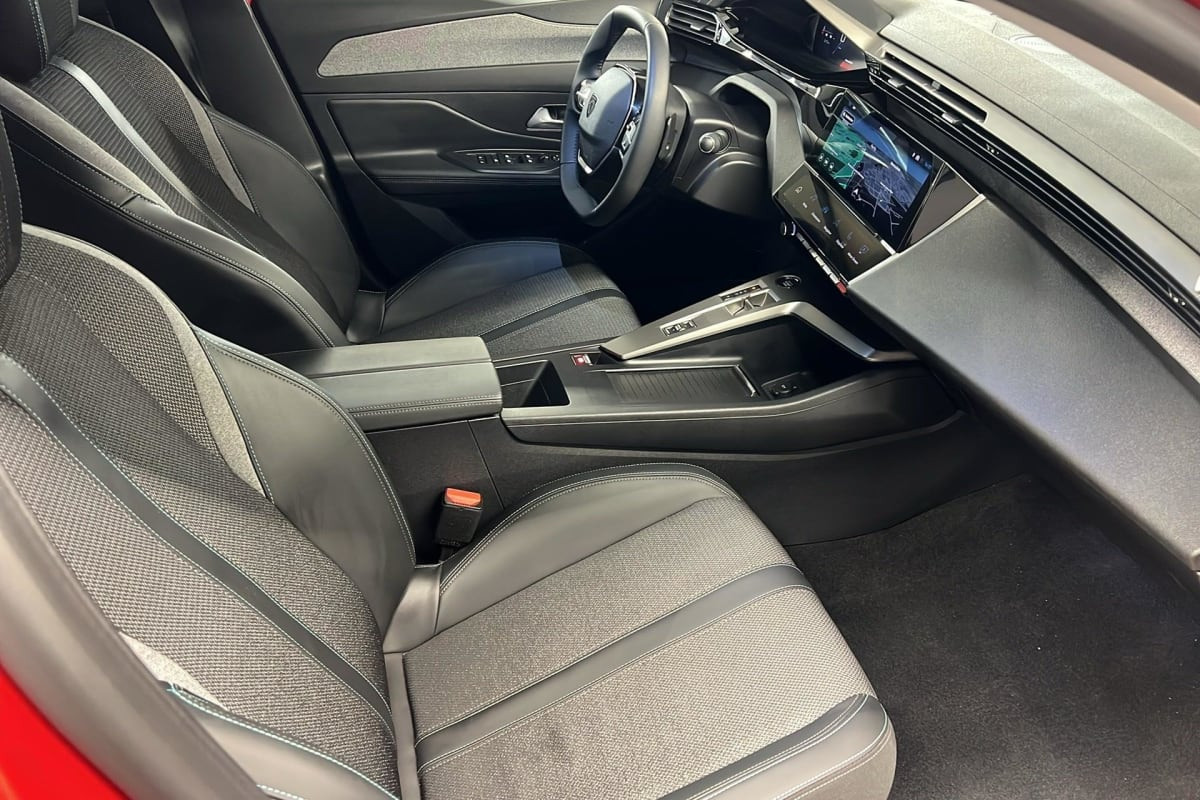 Vente en ligne Peugeot 308 SW Hybrid 145 e-DCS6 Allure au prix de 25 010 €