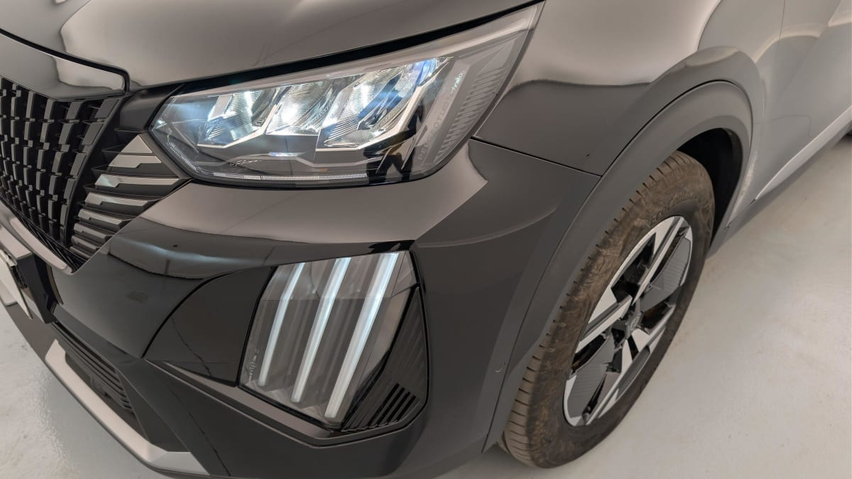 Vente en ligne Peugeot 2008 Hybrid 136 e-DCS6 Allure au prix de 23 360 €