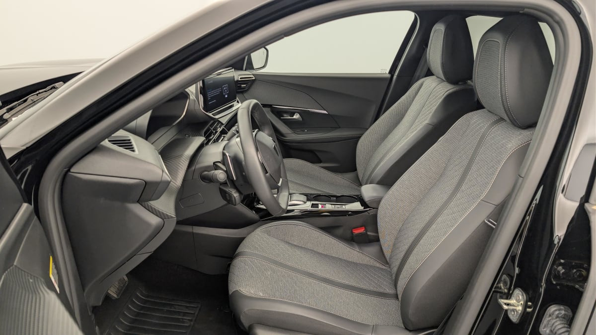 Vente en ligne Peugeot 2008 Hybrid 136 e-DCS6 Allure au prix de 23 360 €